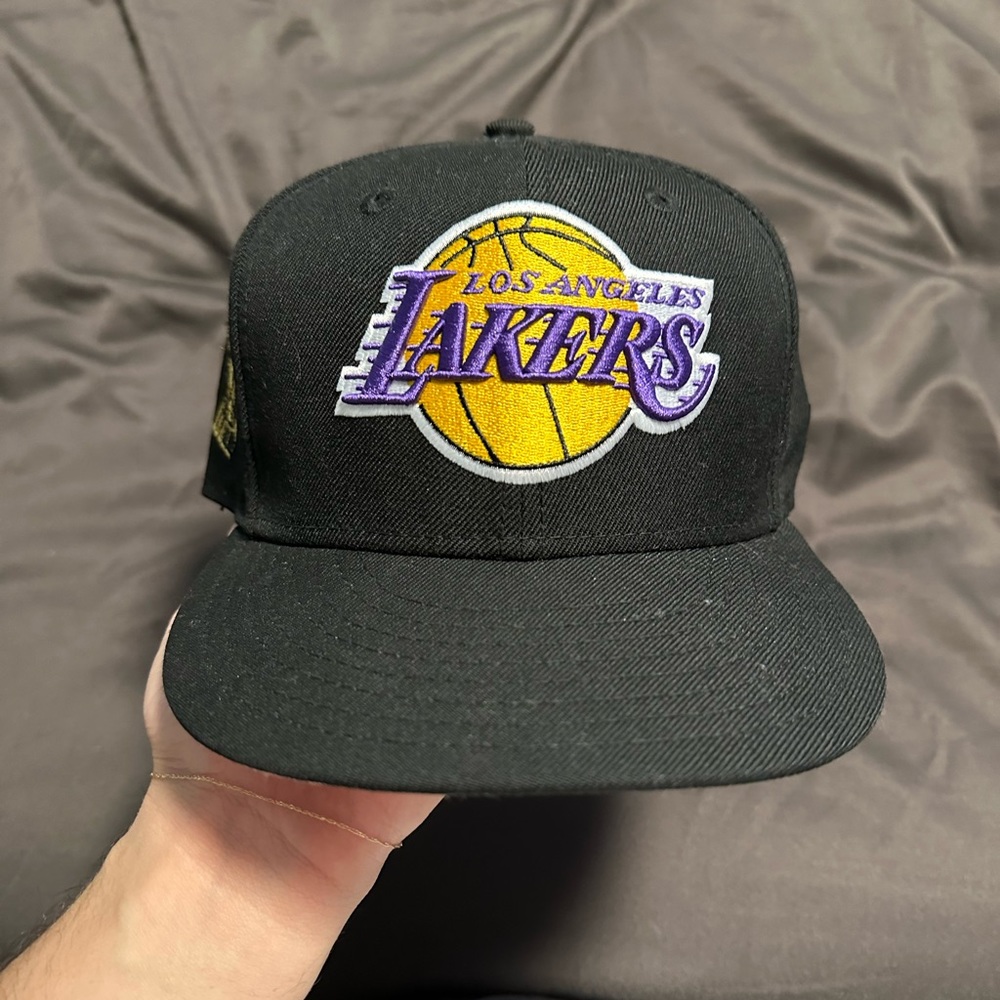 New Era Los Angeles Lakers Fitted Pink Brim